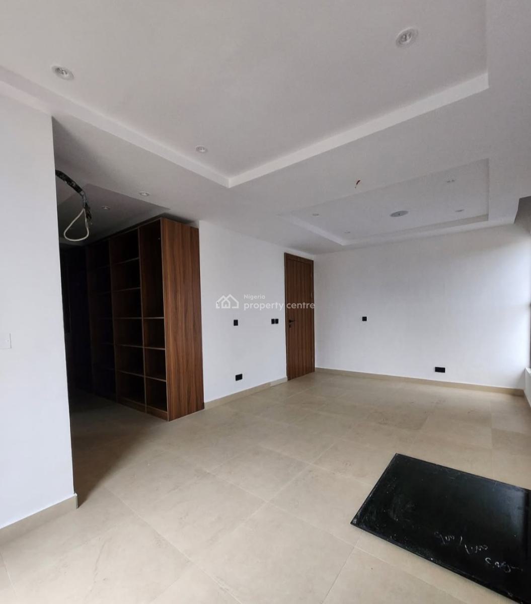 Its a Self-compound and Self-serviced 4 Bedroom En-suite Townhouse Wi, Victoria Island (vi), Lagos, Semi-detached Duplex for Rent