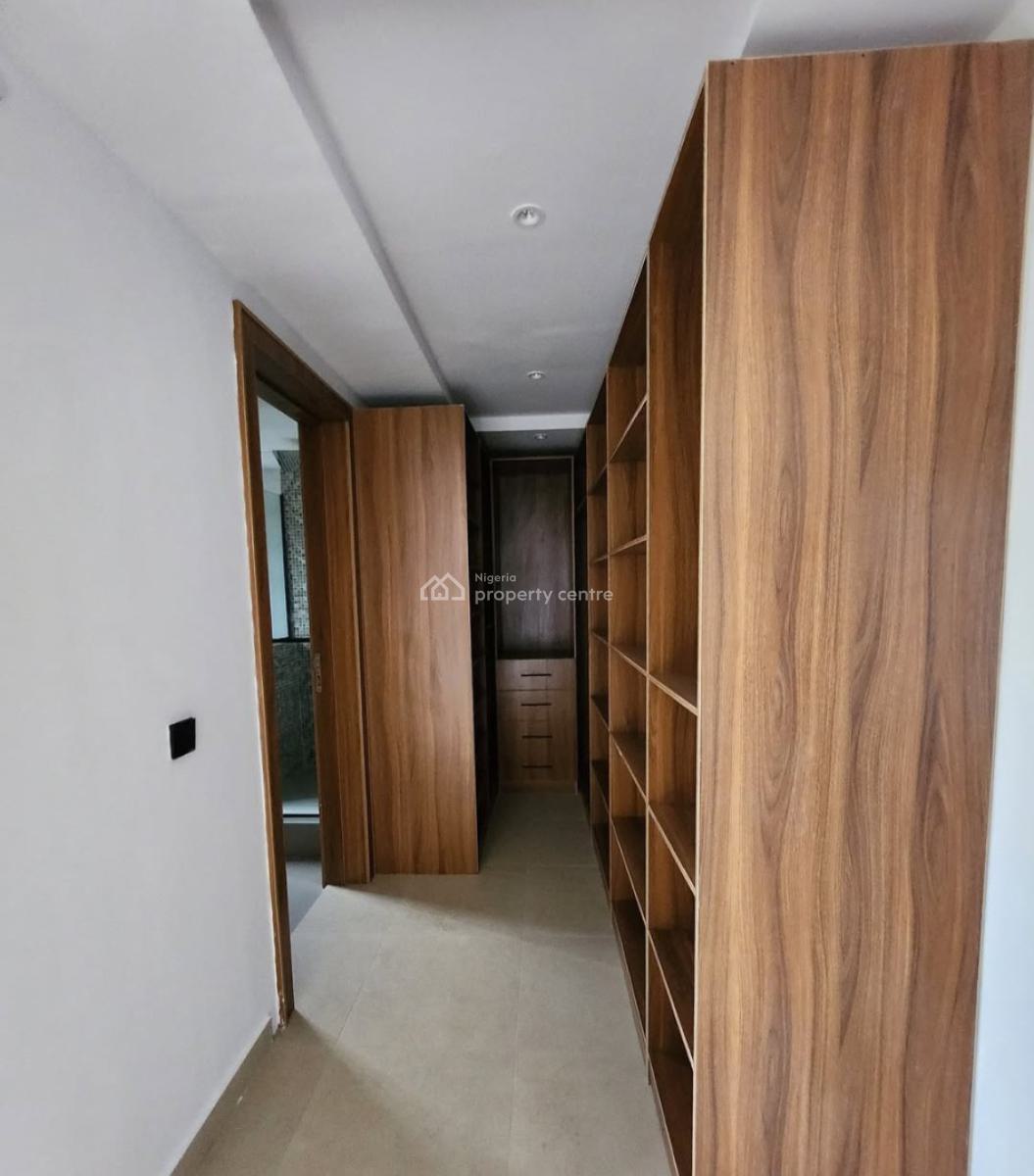 Its a Self-compound and Self-serviced 4 Bedroom En-suite Townhouse Wi, Victoria Island (vi), Lagos, Semi-detached Duplex for Rent