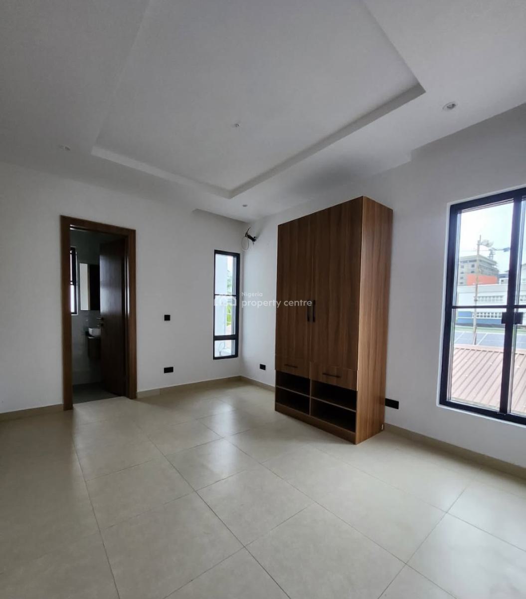 Its a Self-compound and Self-serviced 4 Bedroom En-suite Townhouse Wi, Victoria Island (vi), Lagos, Semi-detached Duplex for Rent