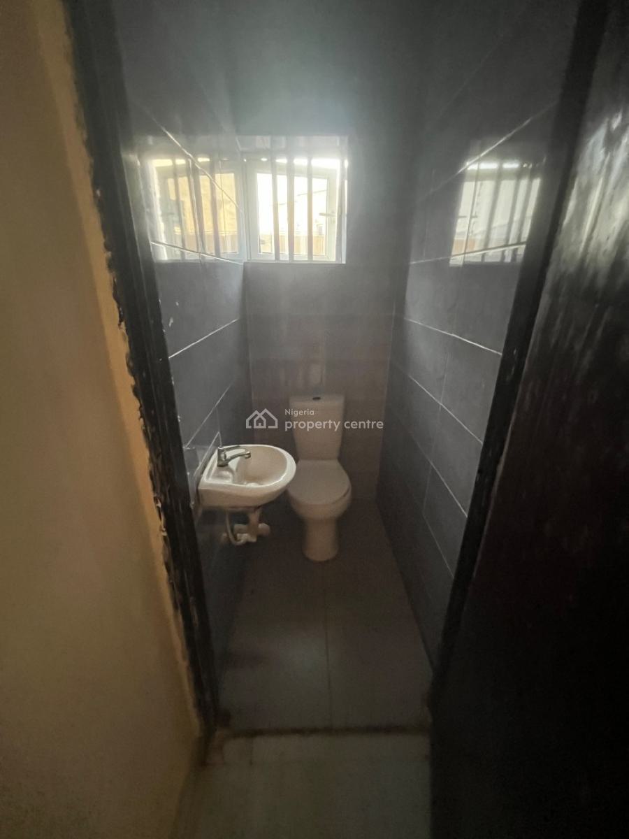 Luxury Very Spacious 3bedroom Flat Downstairs, Mobil Road Ilaje, Ajah, Lagos, Flat / Apartment for Rent