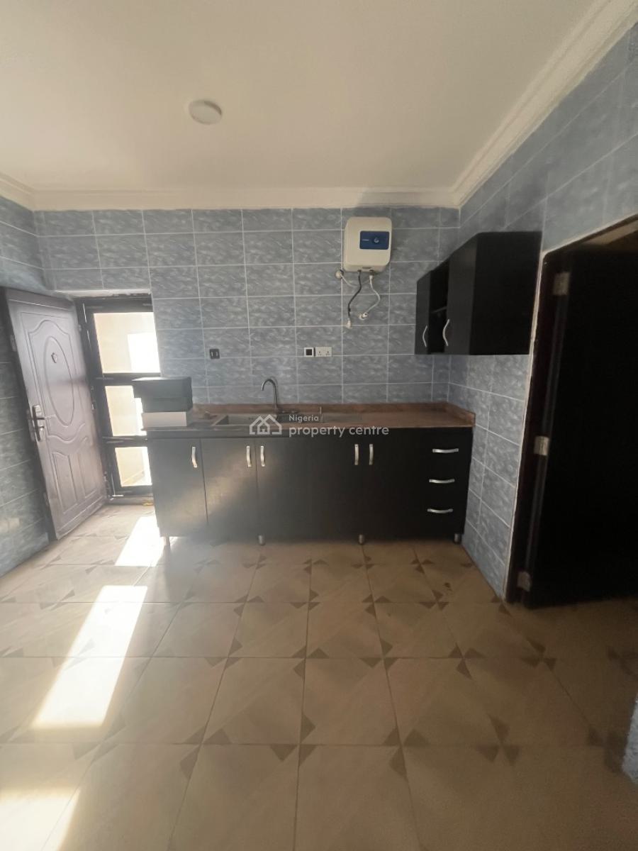 Luxury Very Spacious 3bedroom Flat Downstairs, Mobil Road Ilaje, Ajah, Lagos, Flat / Apartment for Rent