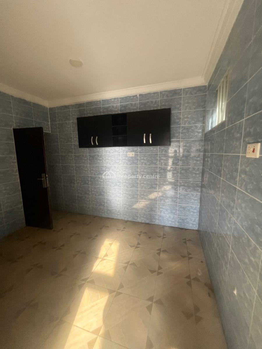 Luxury Very Spacious 3bedroom Flat Downstairs, Mobil Road Ilaje, Ajah, Lagos, Flat / Apartment for Rent