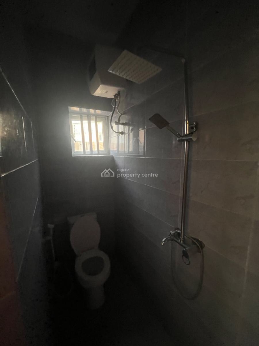 Luxury Very Spacious 3bedroom Flat Downstairs, Mobil Road Ilaje, Ajah, Lagos, Flat / Apartment for Rent