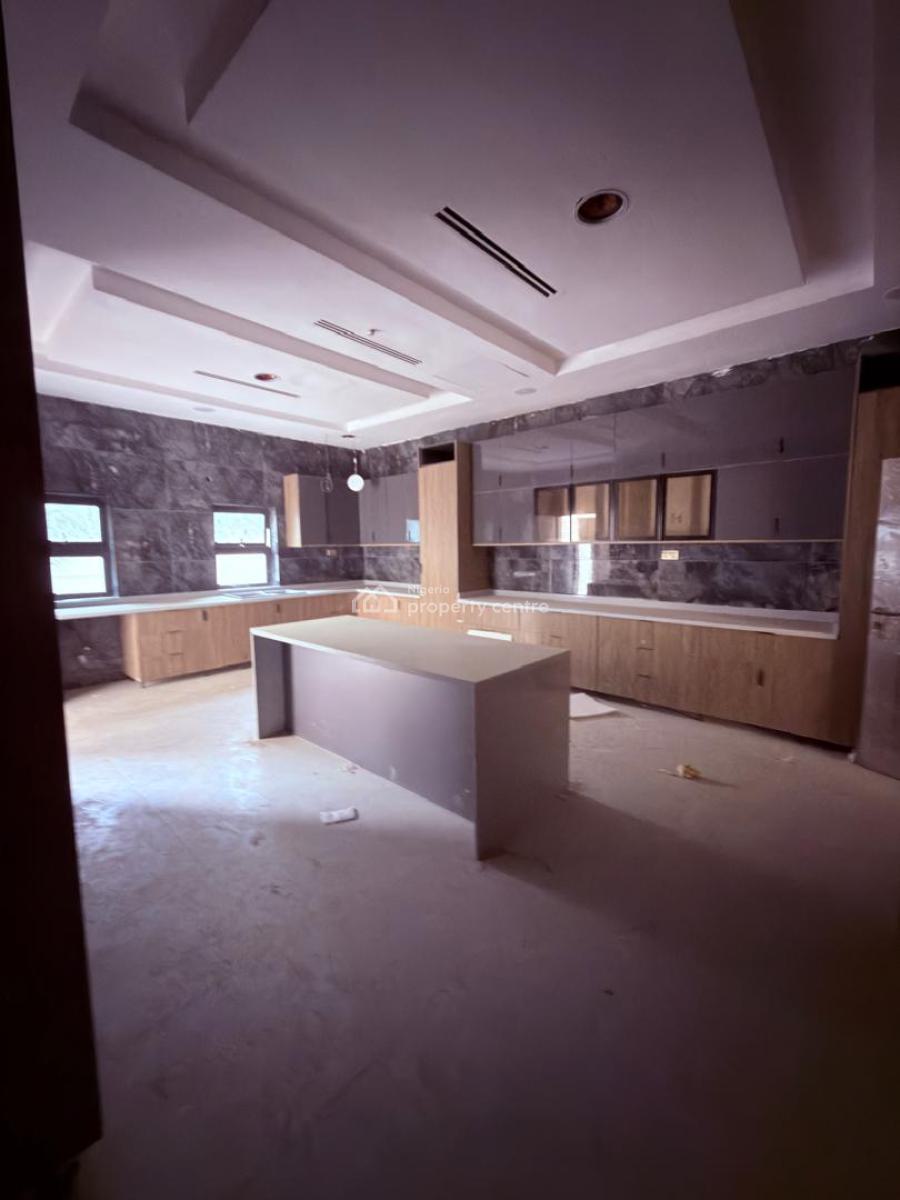 7-bedroom Fully Detached House with Bq, Maitama District, Abuja, House for Sale