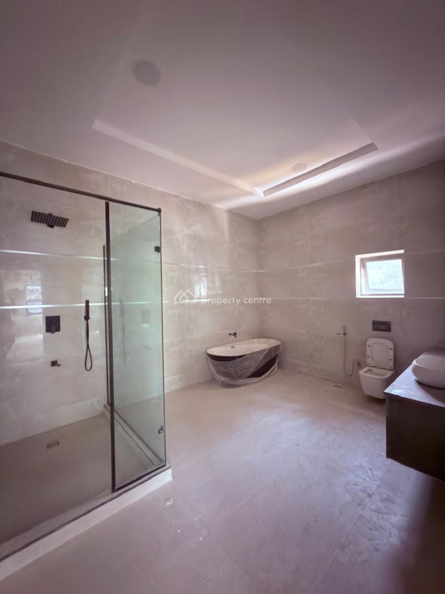 7-bedroom Fully Detached House with Bq, Maitama District, Abuja, House for Sale