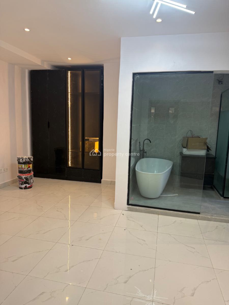 Modern & Luxury Large 1 Bedroom Apartment, Lekki Phase 1, Lekki, Lagos, Flat / Apartment for Sale