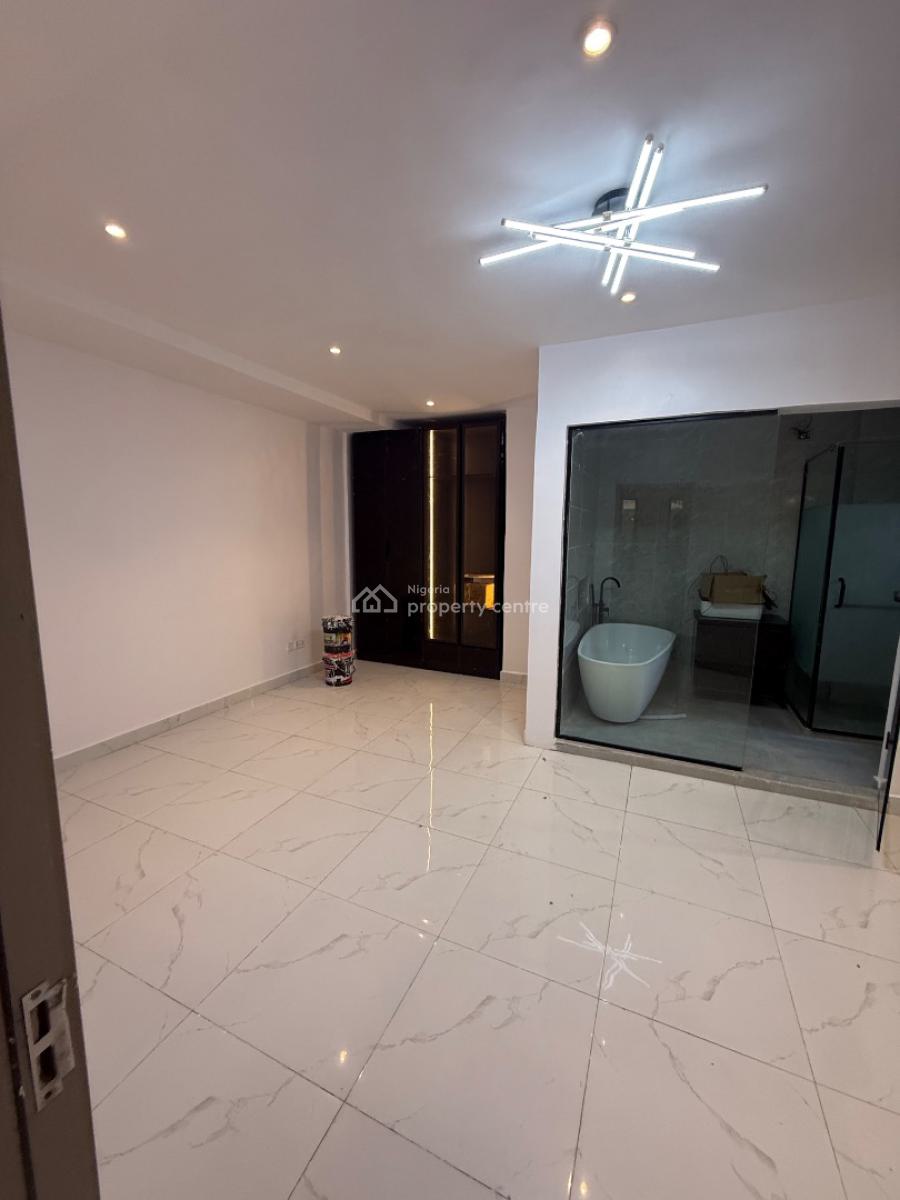Modern & Luxury Large 1 Bedroom Apartment, Lekki Phase 1, Lekki, Lagos, Flat / Apartment for Sale