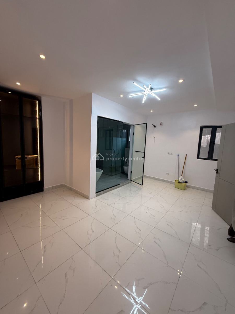 Modern & Luxury Large 1 Bedroom Apartment, Lekki Phase 1, Lekki, Lagos, Flat / Apartment for Sale