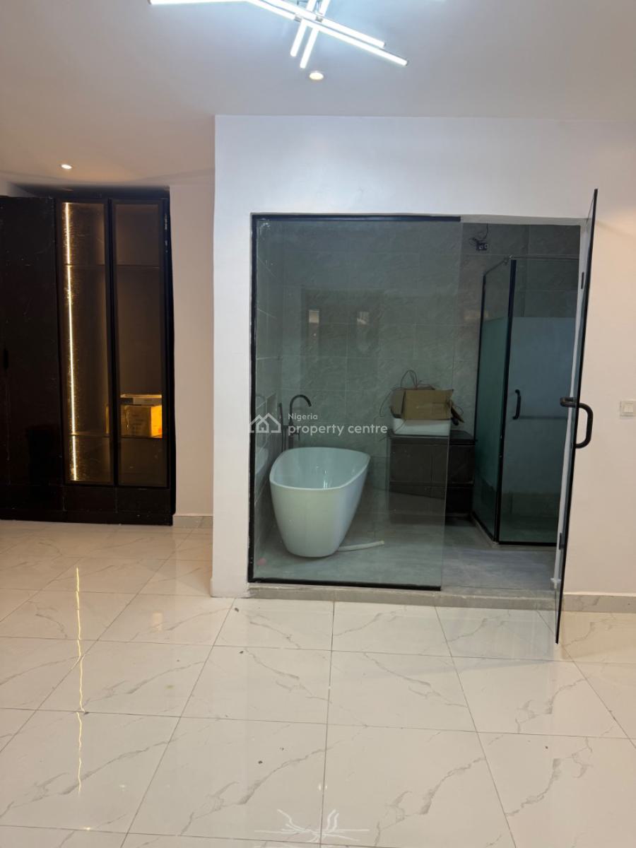 Modern & Luxury Large 1 Bedroom Apartment, Lekki Phase 1, Lekki, Lagos, Flat / Apartment for Sale