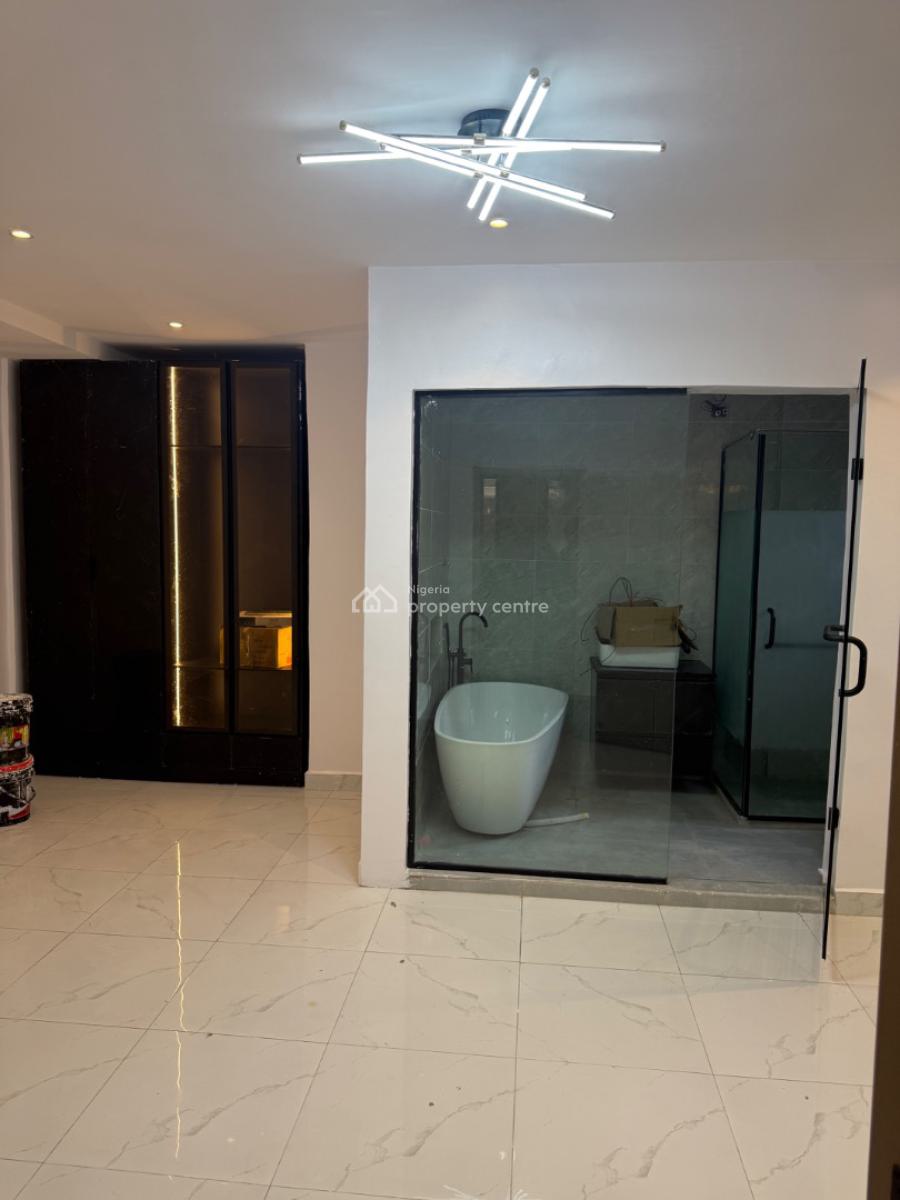 Modern & Luxury Large 1 Bedroom Apartment, Lekki Phase 1, Lekki, Lagos, Flat / Apartment for Sale