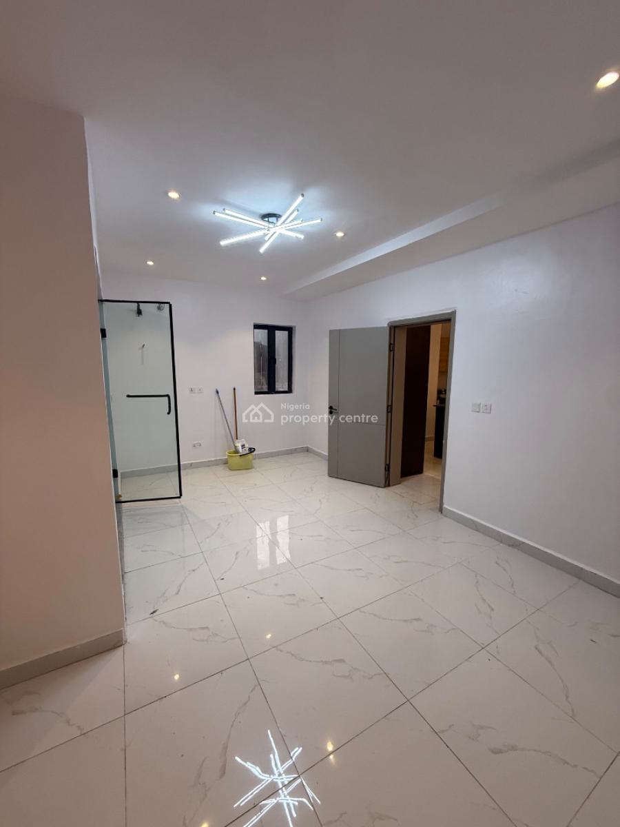 Modern & Luxury Large 1 Bedroom Apartment, Lekki Phase 1, Lekki, Lagos, Flat / Apartment for Sale