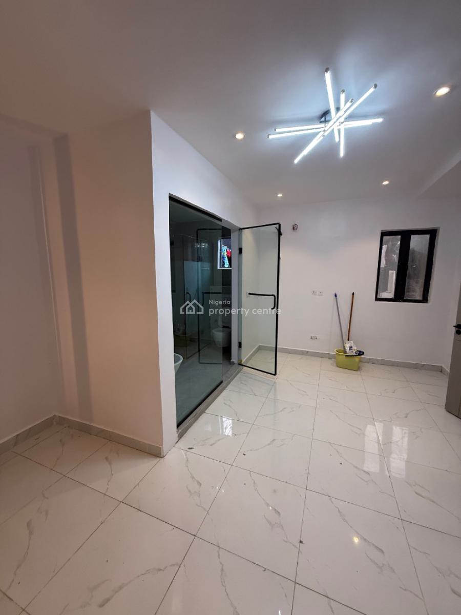 Modern & Luxury Large 1 Bedroom Apartment, Lekki Phase 1, Lekki, Lagos, Flat / Apartment for Sale