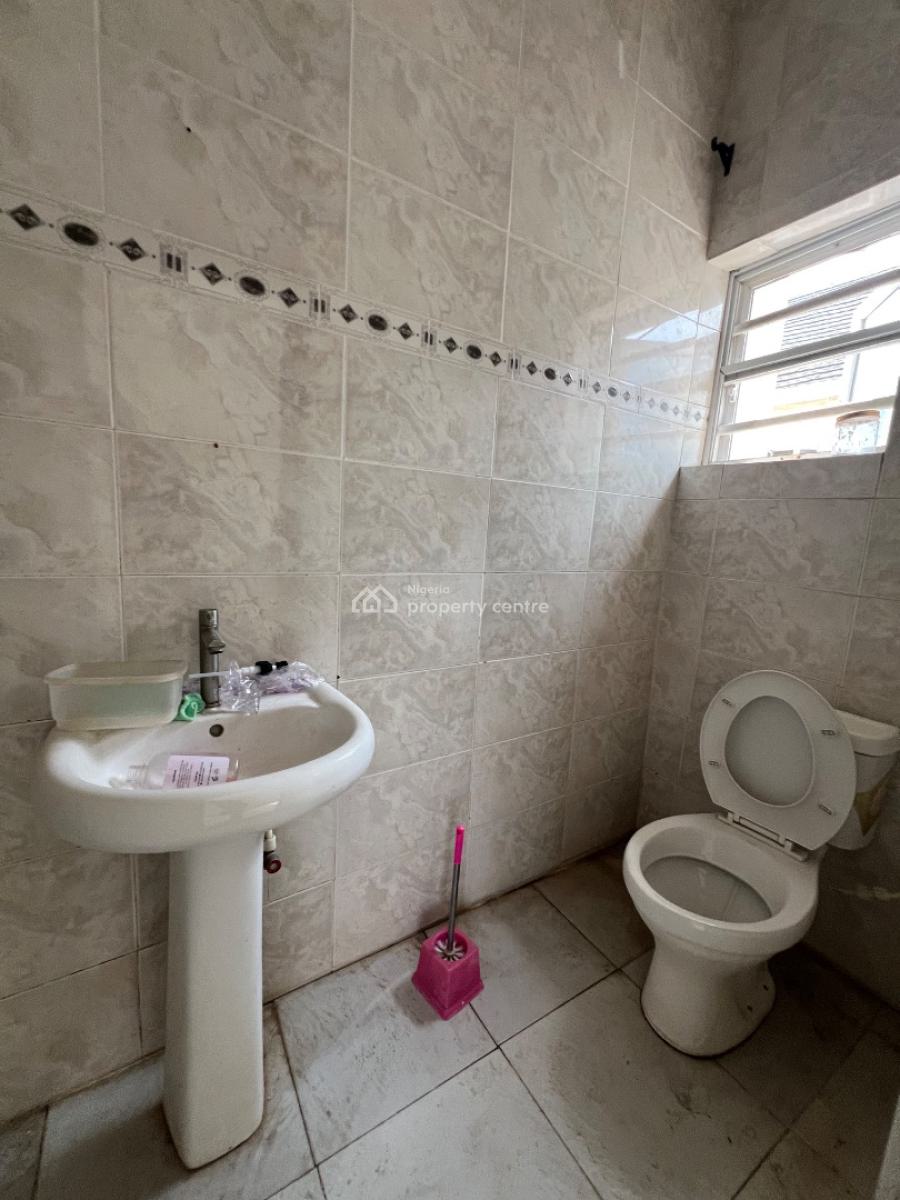 Well Built 3 Bedroom Apartment, Orchid Road, Lekki, Lagos, Flat / Apartment for Rent