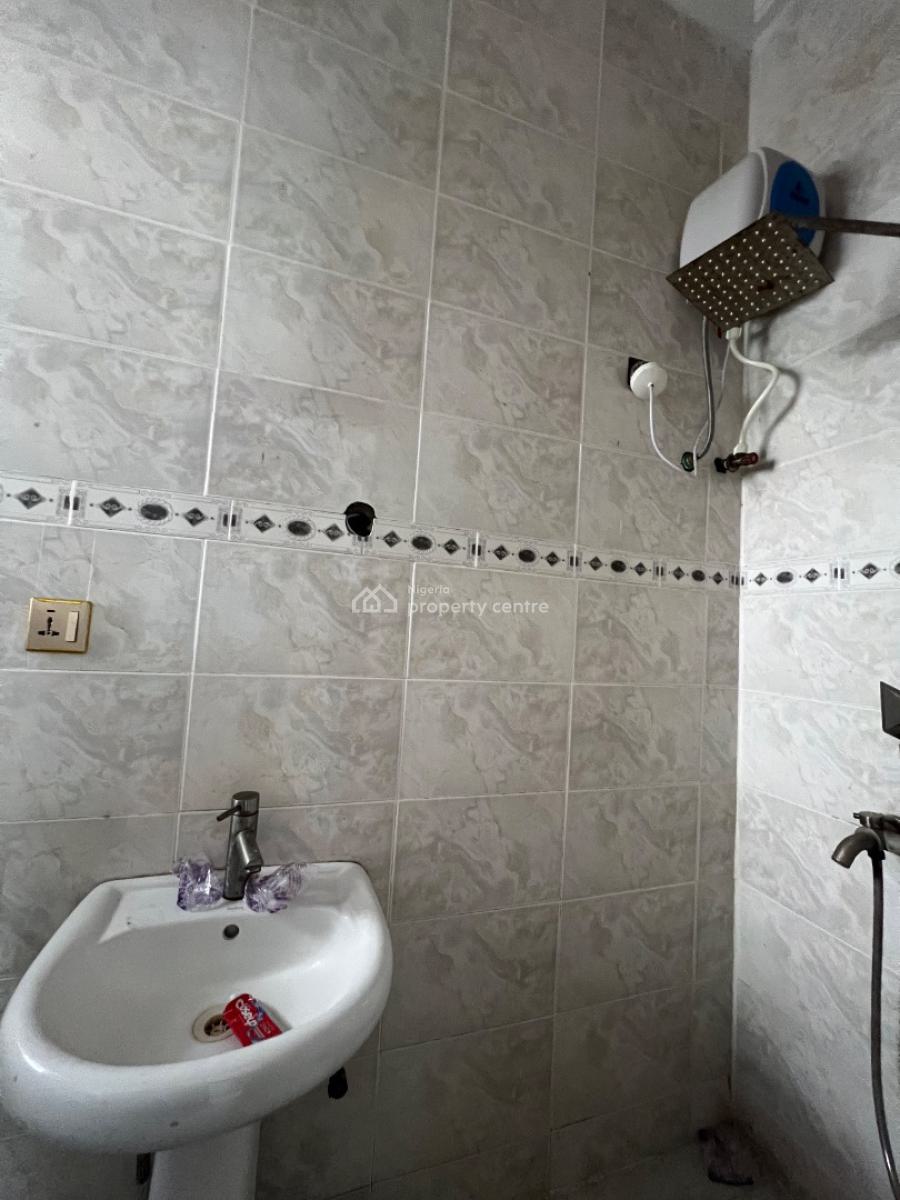 Well Built 3 Bedroom Apartment, Orchid Road, Lekki, Lagos, Flat / Apartment for Rent