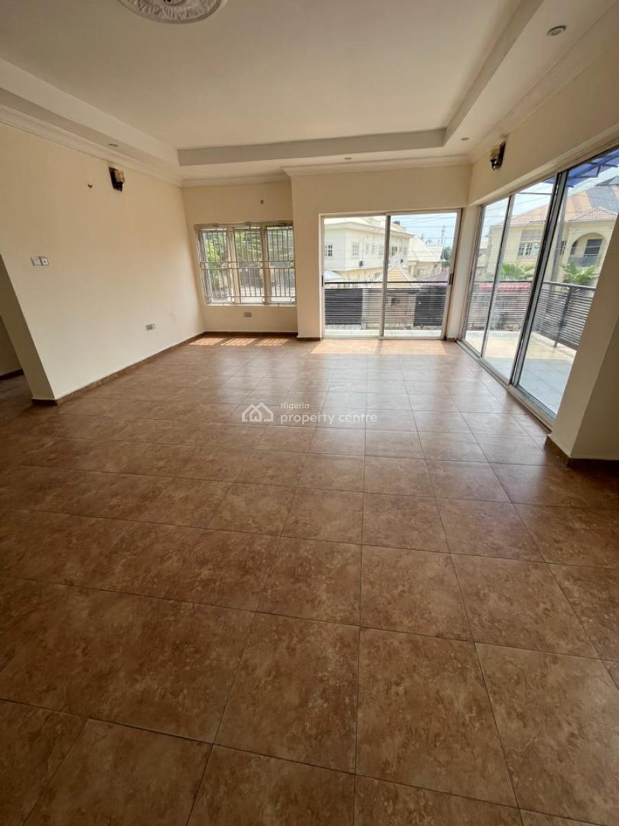 Classic 3-bedroom Apartment with  1room Bq., Lekki Phase 1, Lekki, Lagos, Flat / Apartment for Rent