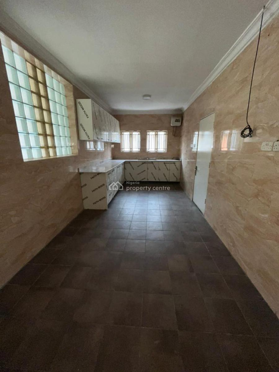 Classic 3-bedroom Apartment with  1room Bq., Lekki Phase 1, Lekki, Lagos, Flat / Apartment for Rent