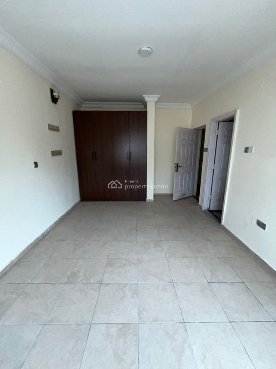 Classic 3-bedroom Apartment with  1room Bq., Lekki Phase 1, Lekki, Lagos, Flat / Apartment for Rent