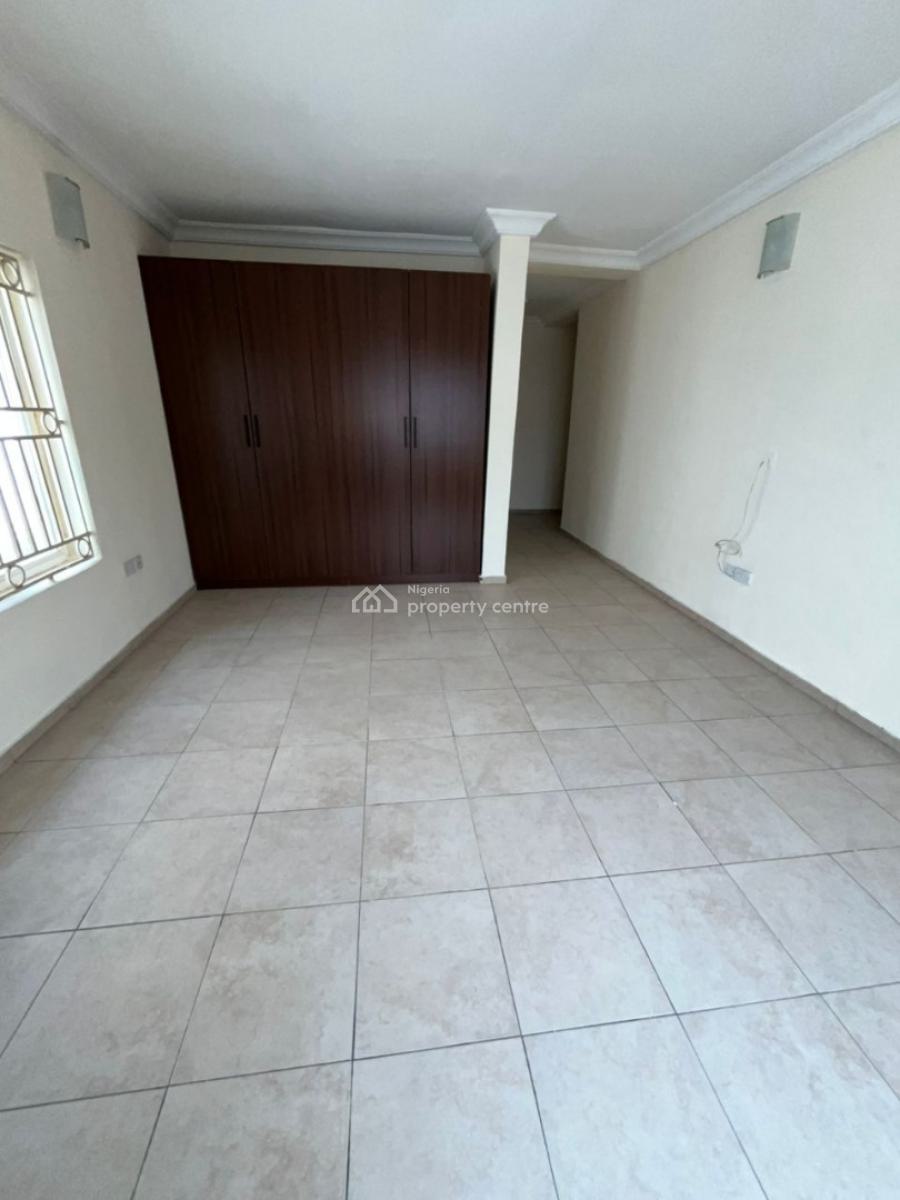 Classic 3-bedroom Apartment with  1room Bq., Lekki Phase 1, Lekki, Lagos, Flat / Apartment for Rent