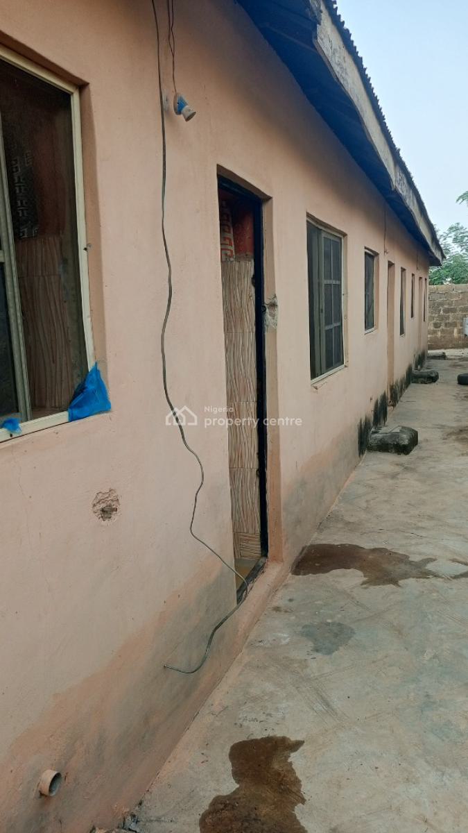 Decent Room& Parlour Self Contain, Unity Estate Elebu Ibadan, Ibadan, Oyo, Mini Flat (room and Parlour) for Rent