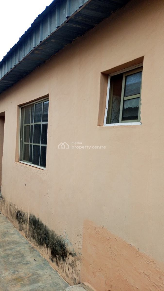 Decent Room& Parlour Self Contain, Unity Estate Elebu Ibadan, Ibadan, Oyo, Mini Flat (room and Parlour) for Rent