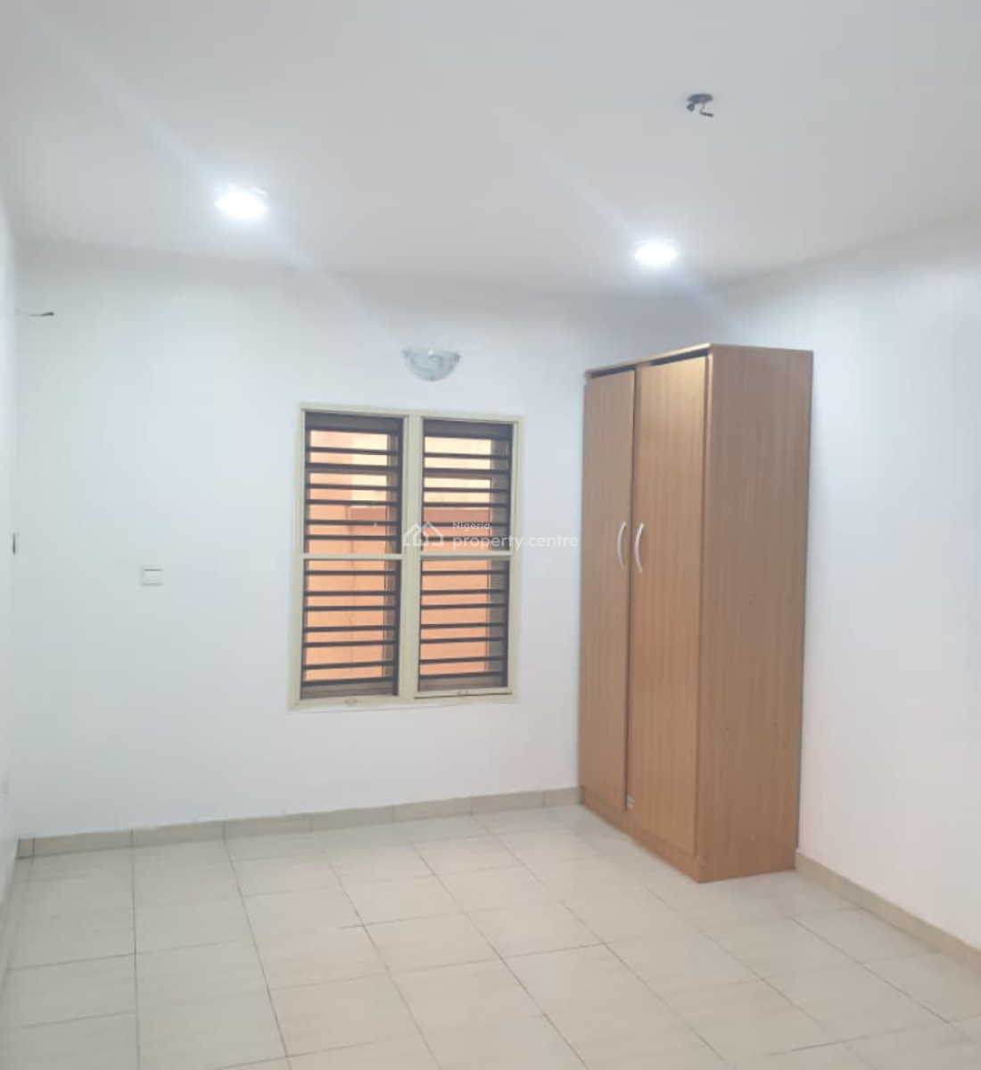 Executive 2 Bedroom Apartment, Gra Phase 2, Magodo, Lagos, Flat / Apartment for Rent