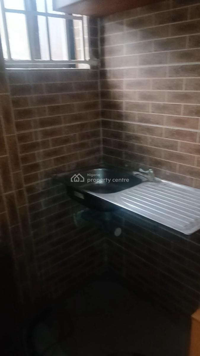 Luxury Ground Floor 2-bedroom Flat Ensuite with Water Heater, Off Ojuelegba Road, Surulere, Lagos, Flat / Apartment for Rent