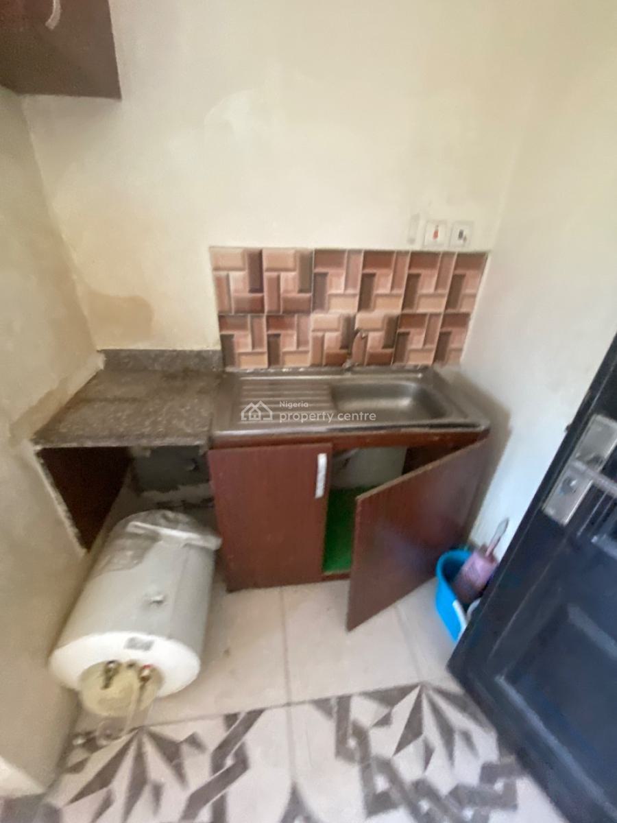 Massive Studio with Bacony, Lekki, Lekki Phase 1, Lekki, Lagos, Flat / Apartment for Rent