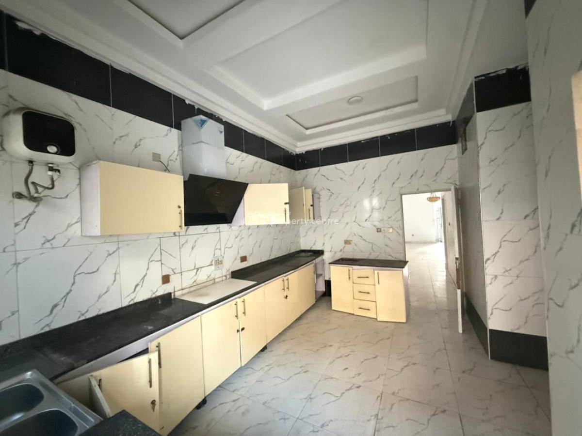 Distress 4bedroom Semi Detached with a Bq, Orchid Lekki, Lekki, Lagos, Semi-detached Duplex for Sale