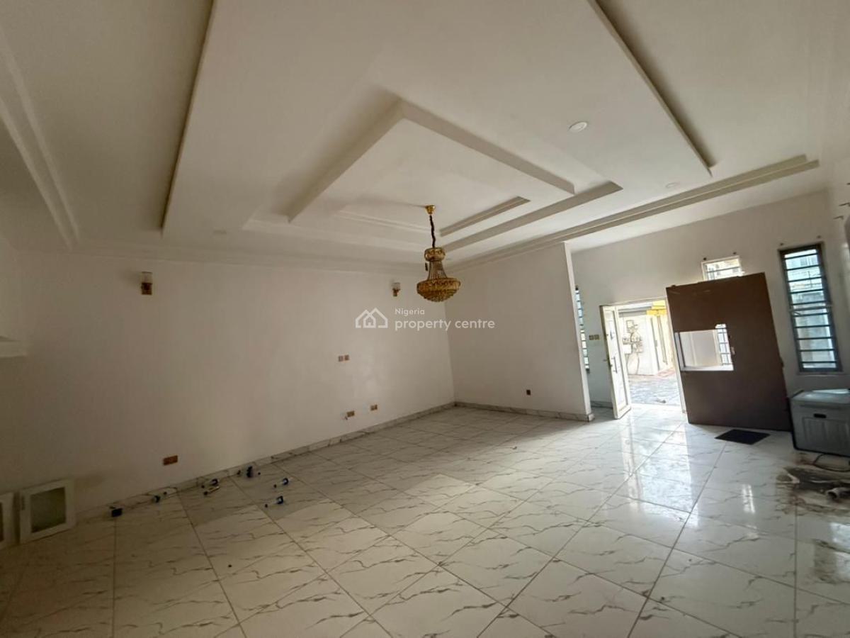 Distress 4bedroom Semi Detached with a Bq, Orchid Lekki, Lekki, Lagos, Semi-detached Duplex for Sale