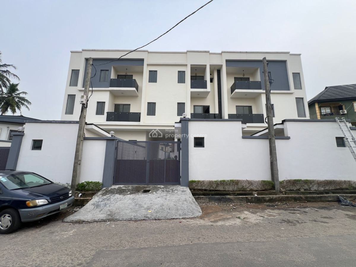 4 Bedrooms Terrace Duplex with Bq( Self Compound), Obanikoro Estate, Obanikoro, Shomolu, Lagos, Terraced Duplex for Sale