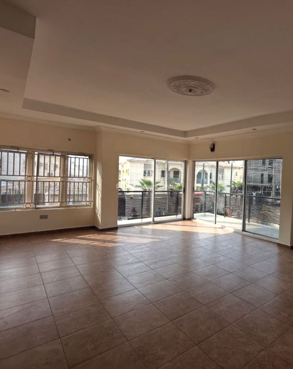 Self-serviced 3 Bedroom Apartment on Ground Floor, Lekki Phase 1, Lekki, Lagos, Flat / Apartment for Rent