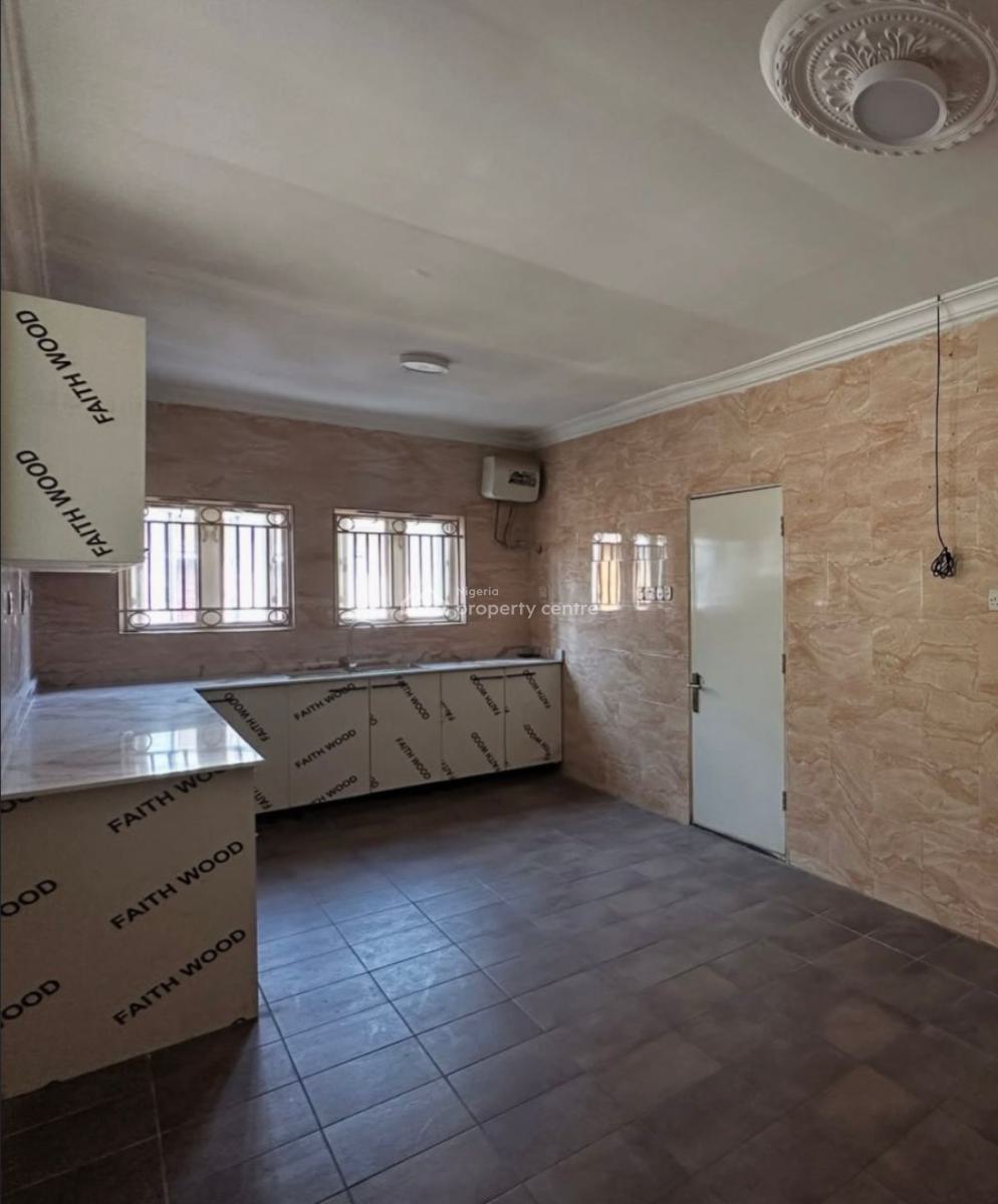 Self-serviced 3 Bedroom Apartment on Ground Floor, Lekki Phase 1, Lekki, Lagos, Flat / Apartment for Rent