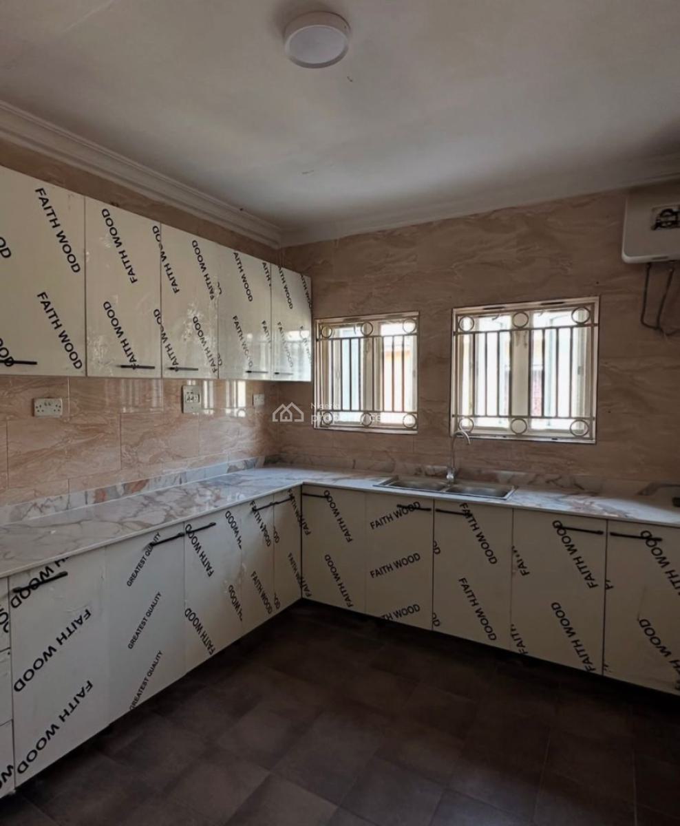 Self-serviced 3 Bedroom Apartment on Ground Floor, Lekki Phase 1, Lekki, Lagos, Flat / Apartment for Rent