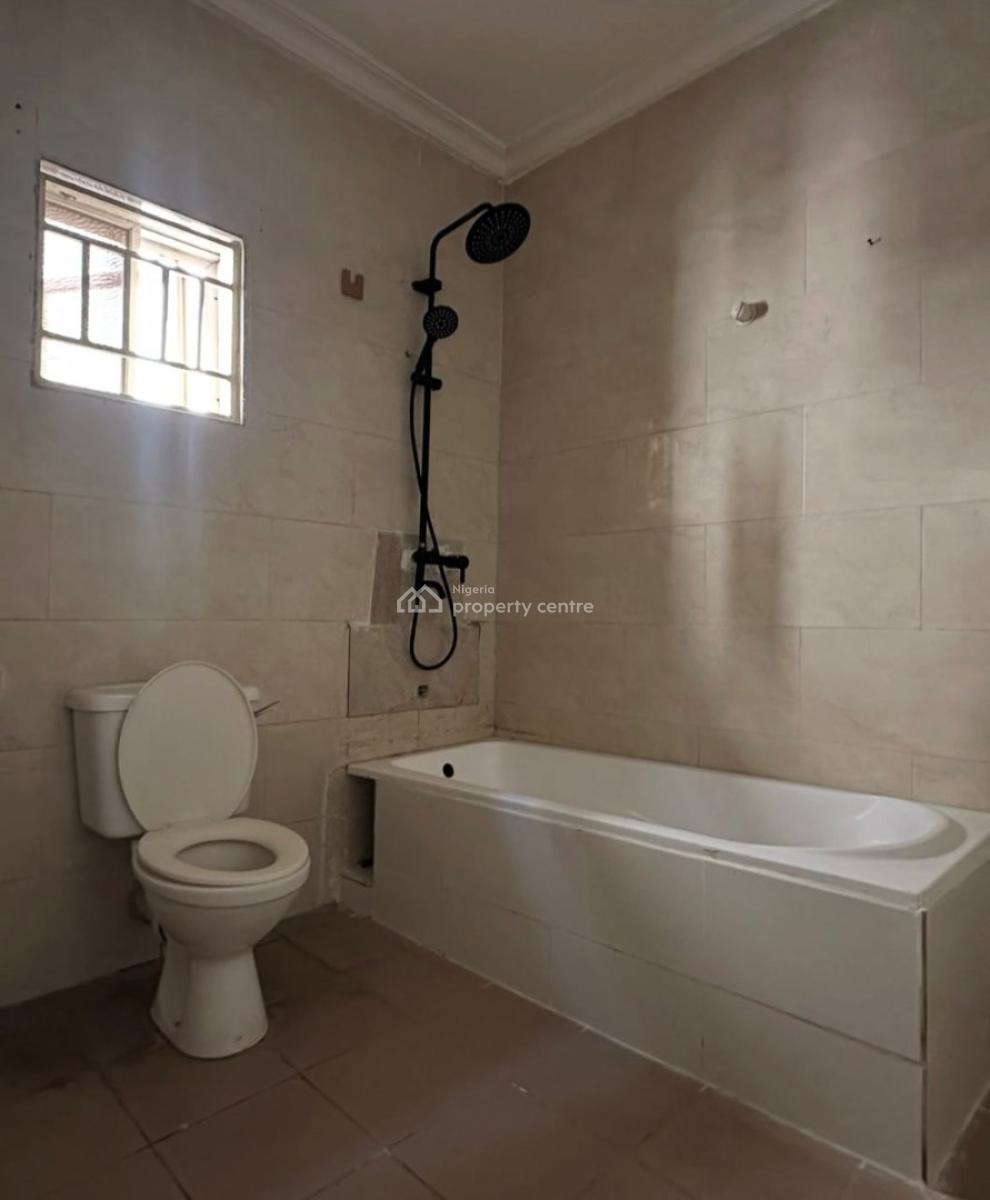 Self-serviced 3 Bedroom Apartment on Ground Floor, Lekki Phase 1, Lekki, Lagos, Flat / Apartment for Rent