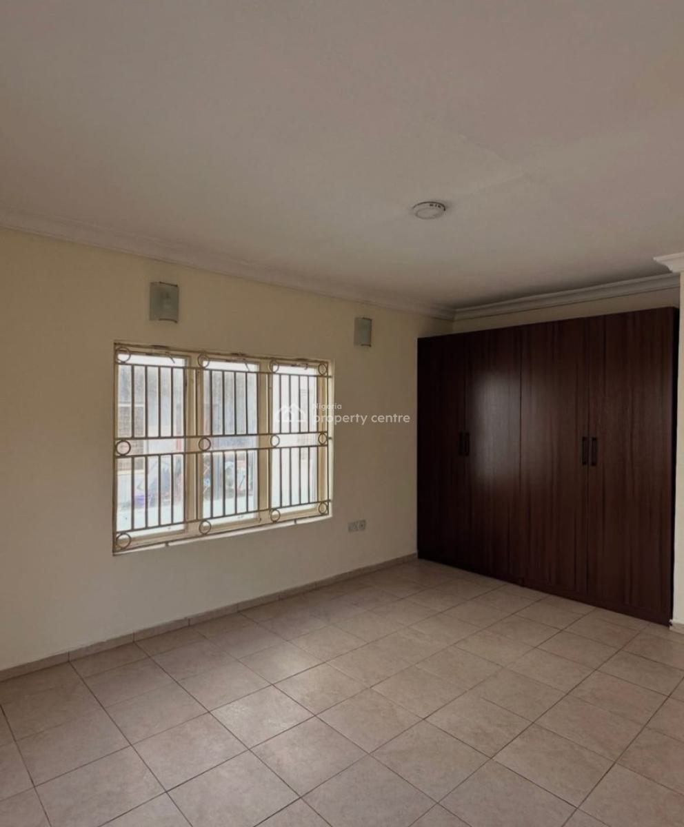 Self-serviced 3 Bedroom Apartment on Ground Floor, Lekki Phase 1, Lekki, Lagos, Flat / Apartment for Rent