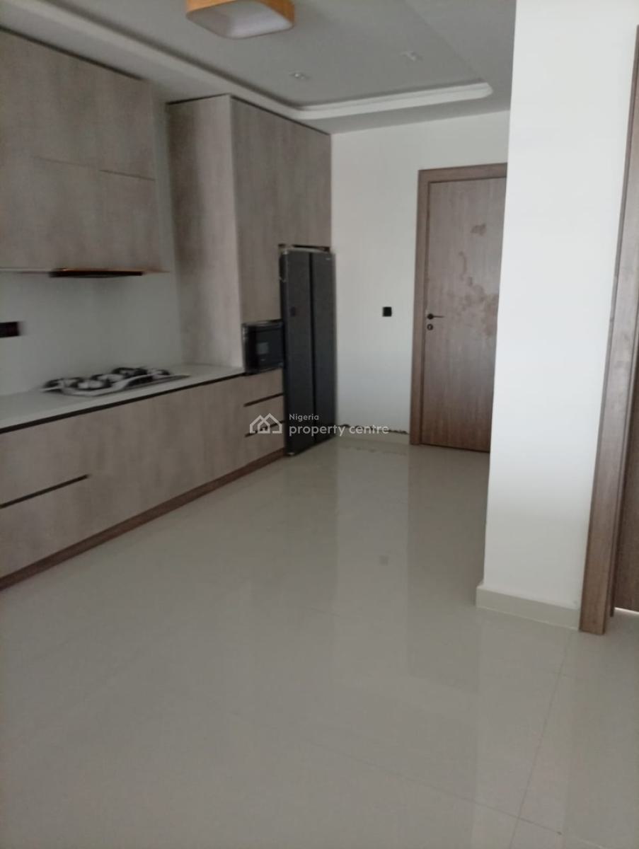 Decently Built 2 Bedroom Apartment, Lekki Phase 1, Lekki, Lagos, Flat / Apartment for Sale