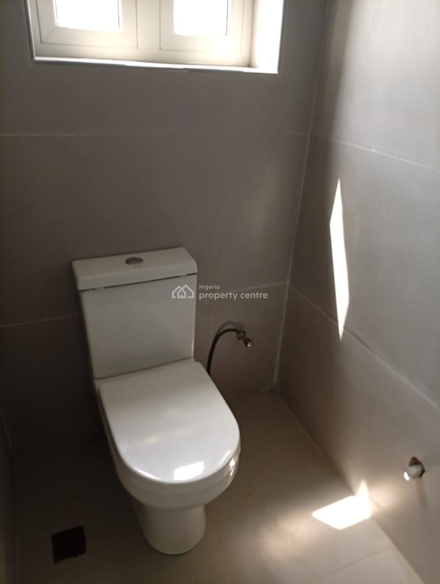 Decently Built 2 Bedroom Apartment, Lekki Phase 1, Lekki, Lagos, Flat / Apartment for Sale