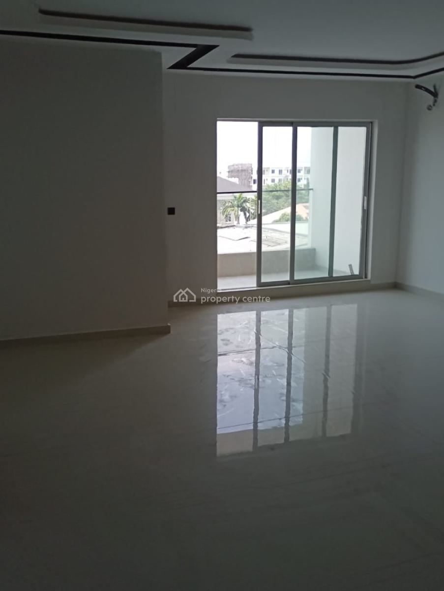 Decently Built 2 Bedroom Apartment, Lekki Phase 1, Lekki, Lagos, Flat / Apartment for Sale