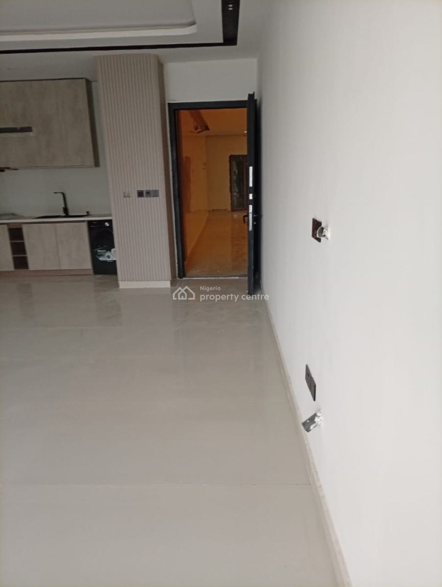 Decently Built 2 Bedroom Apartment, Lekki Phase 1, Lekki, Lagos, Flat / Apartment for Sale
