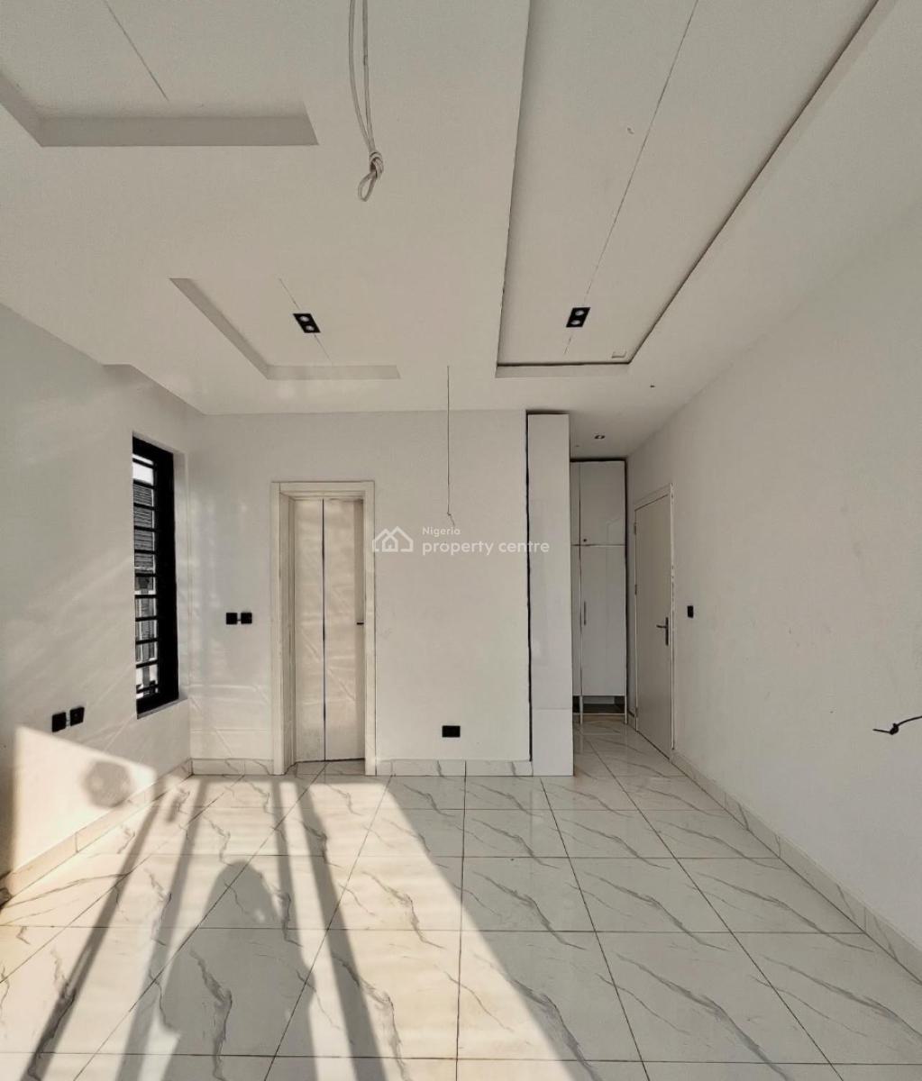 Fully Serviced 2 Bedrooms Apartment, Lekki Phase 1, Lekki, Lagos, Flat / Apartment for Sale