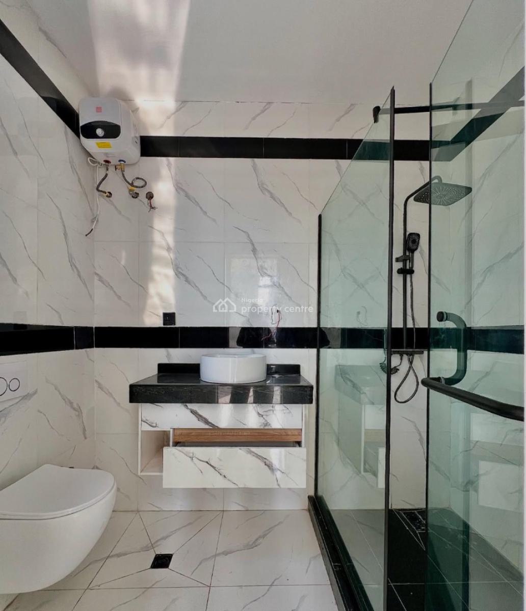 Fully Serviced 2 Bedrooms Apartment, Lekki Phase 1, Lekki, Lagos, Flat / Apartment for Sale