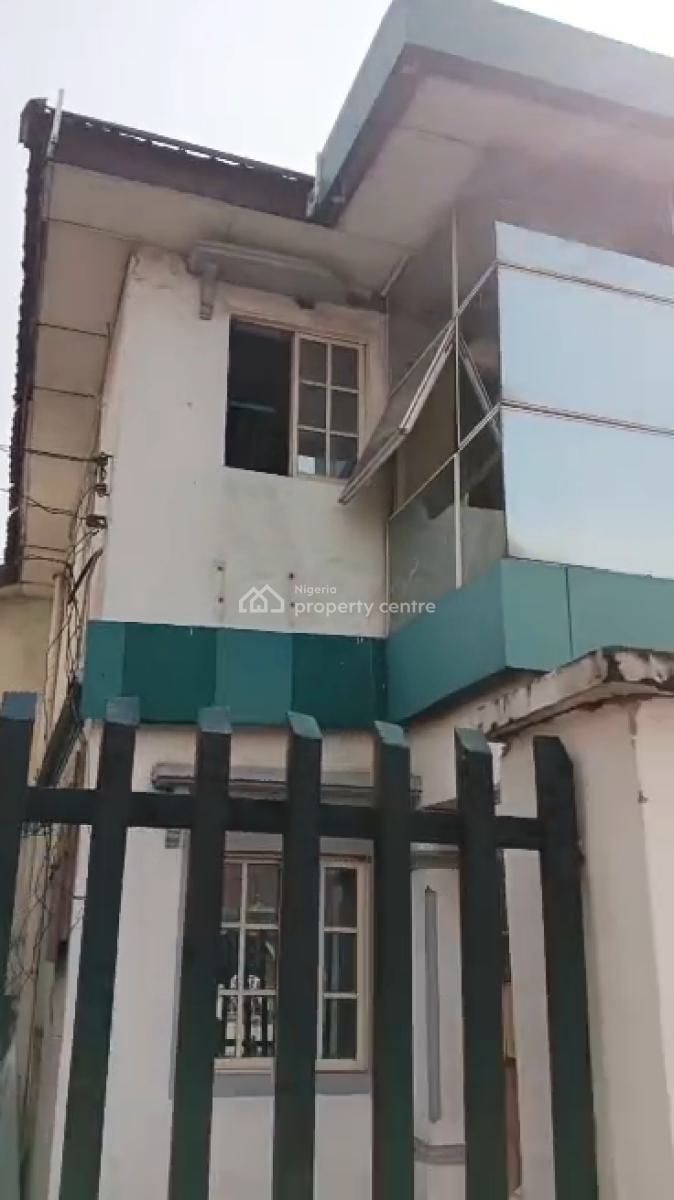 6 Bedroom Office Space with 2 Bedroom Chalets, Alagomeji, Yaba, Lagos, Office Space for Rent
