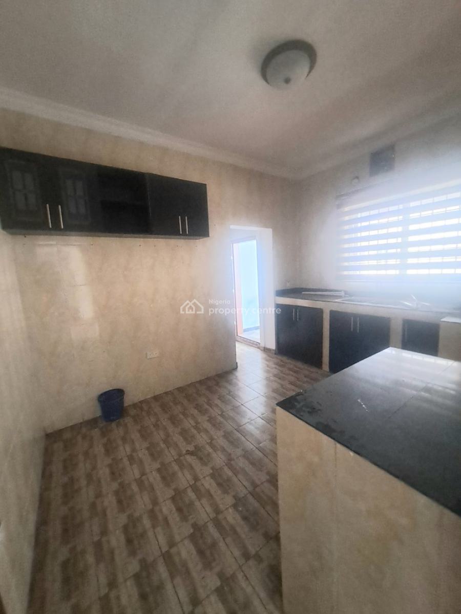 Well Built 2 Bedroom Apartment, Jakande First Gate, Lekki, Lagos, Flat / Apartment for Rent