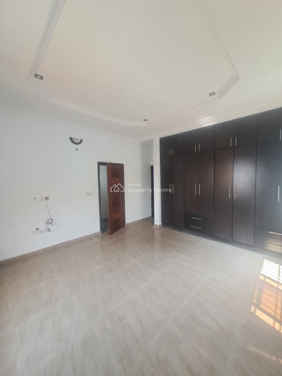 Well Built 2 Bedroom Apartment, Jakande First Gate, Lekki, Lagos, Flat / Apartment for Rent