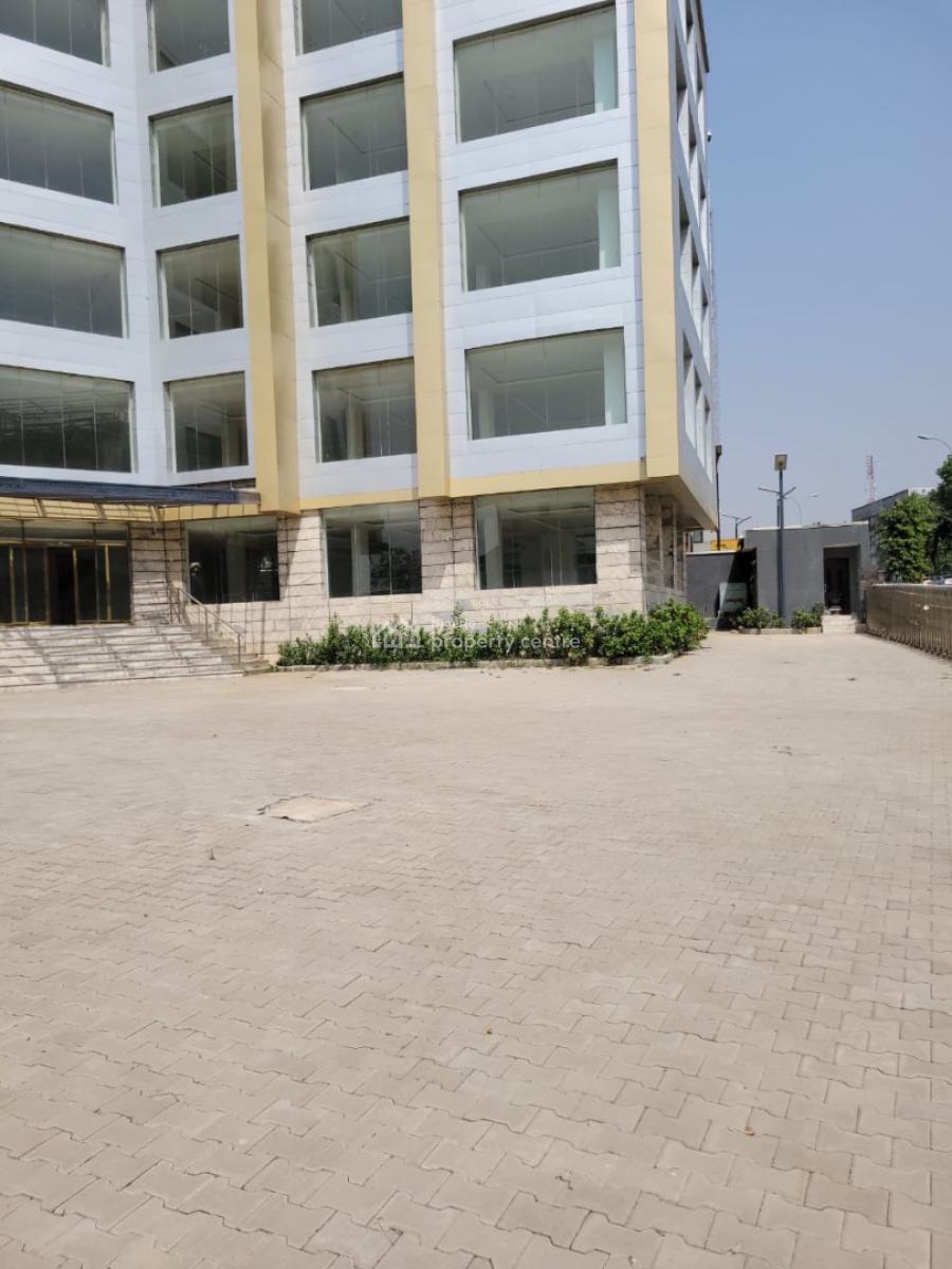 Newly Built Mall Ademola Adetukobu Crescent, Ademola Adetukobu Crescent, Wuse 2, Abuja, Plaza / Complex / Mall for Sale
