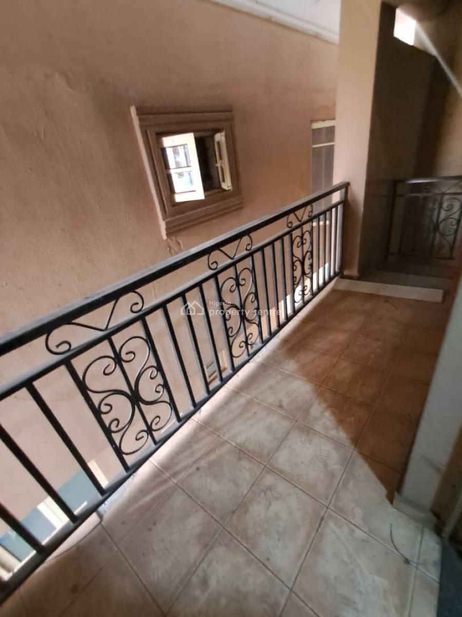 3bedroom Flat Upstairs at Magodo Phase 2 Gra, Gra Phase 2, Magodo, Lagos, Flat / Apartment for Rent