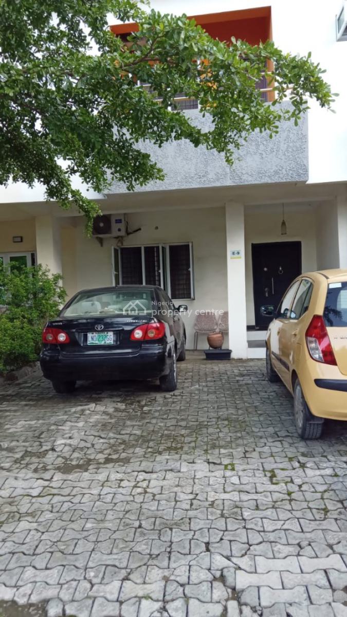 3 Bedroom Terrace Duplex with Bq for Distress, Close to Enyo Petrol Station, Ikate, Lekki, Lagos, Terraced Duplex for Sale