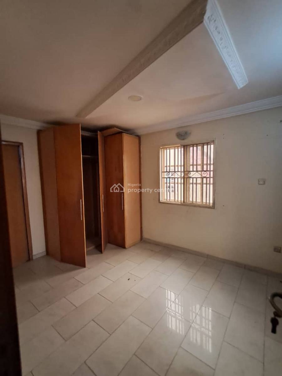 Old But Well Maintained 3 Bedroom Flat, Gra Phase 2, Magodo, Lagos, House for Rent