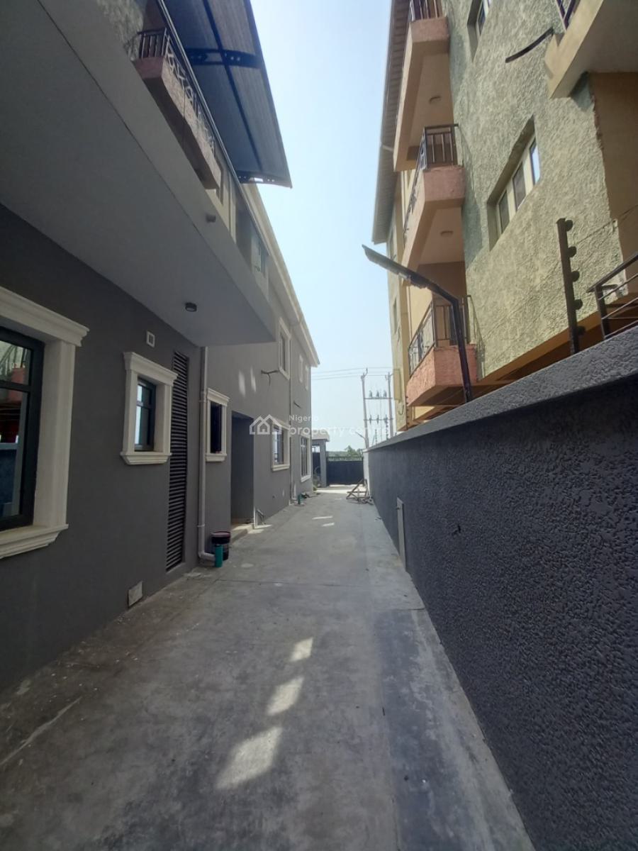 Luxury Specious 3 Bedroom Flat, Monastery Road, Sangotedo, Ajah, Lagos, Flat / Apartment for Rent