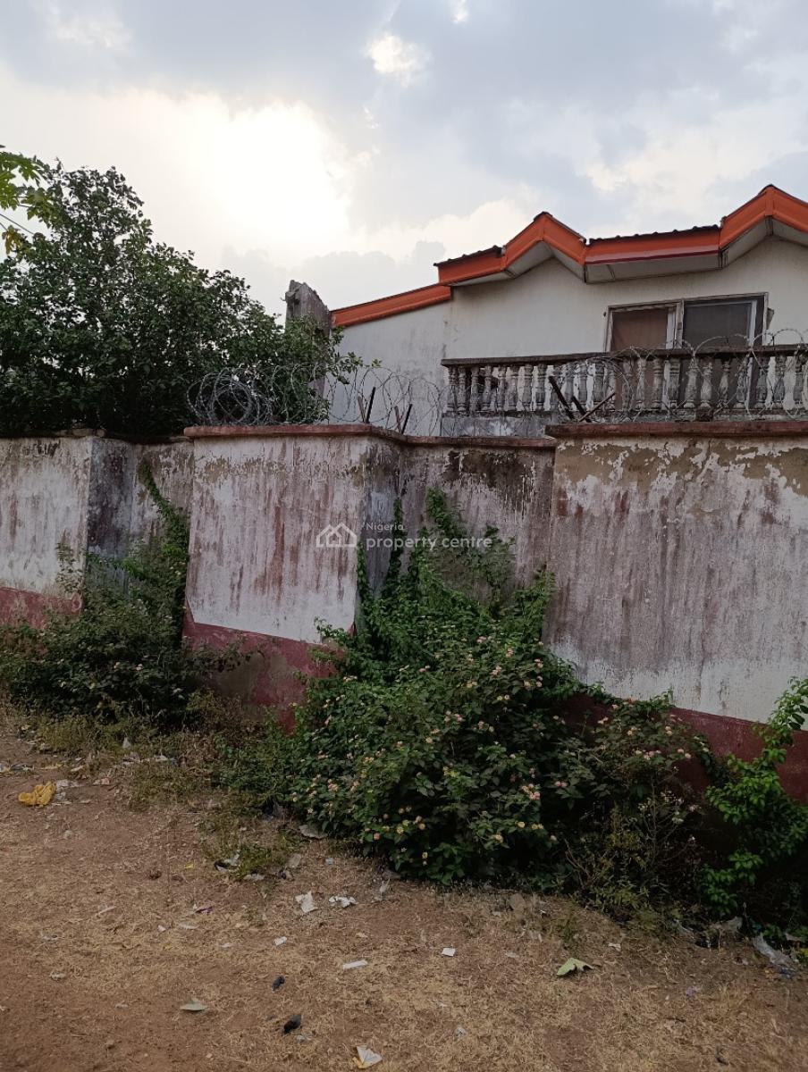 4 Bedroom Bungalow with a Room Penthouse on 2 Plots of Land, Sarumi, International Airport Area, Alakia, Ibadan, Oyo, Detached Bungalow for Sale